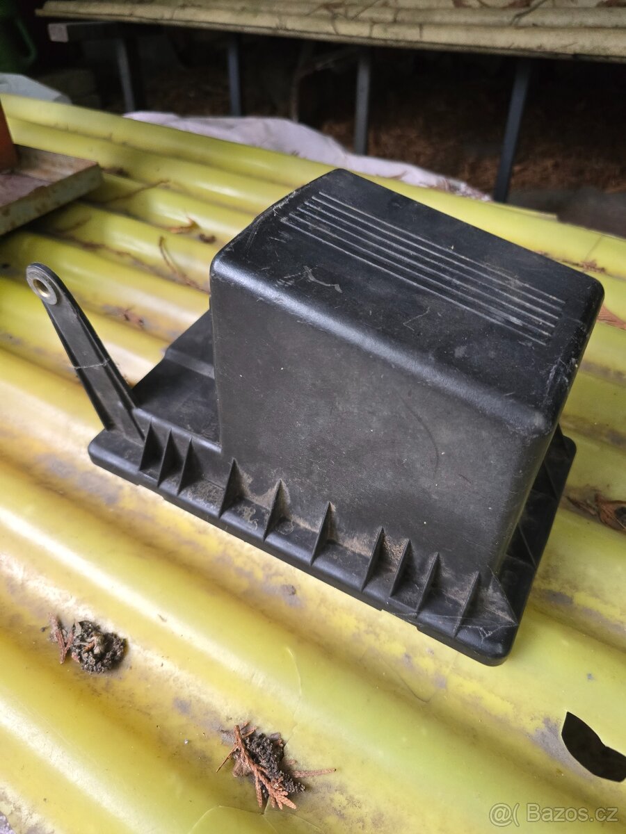 BMW E34 M20 Horní kryt sání vzduchu Airbox 1787097