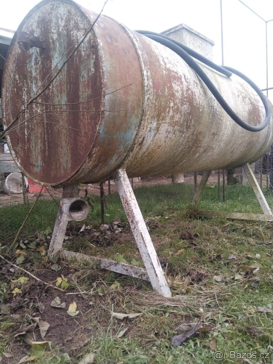 nádrž na vodu , napáječka , fekál , sud