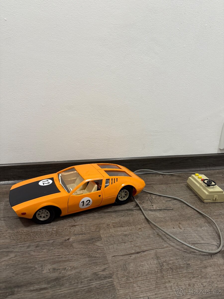 Retro auto na ovládání PIKO