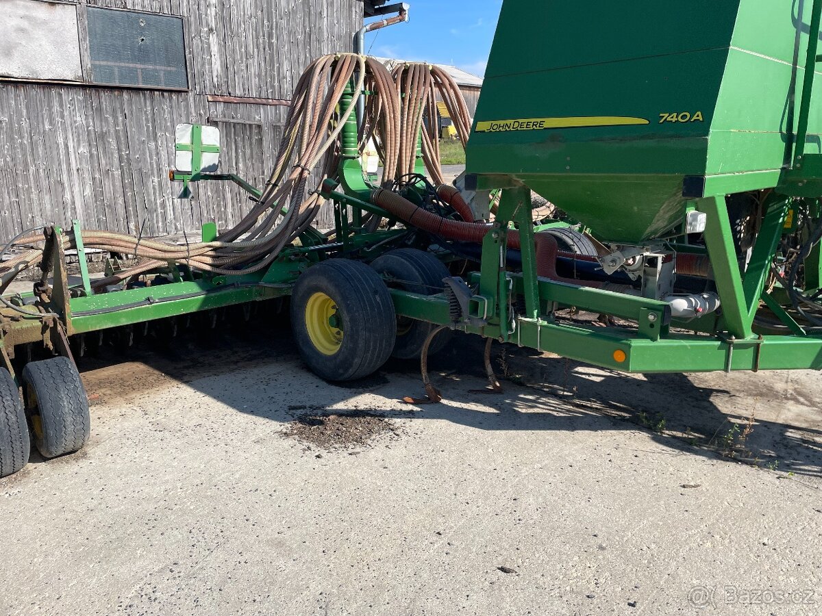 Secí stroj John Deere 740A