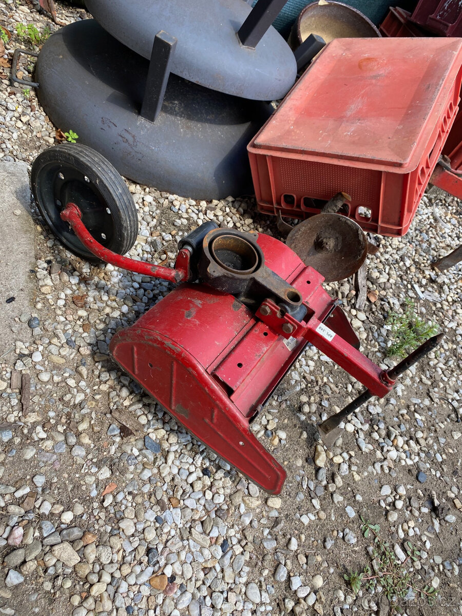 Plečka - okopávačka VARI