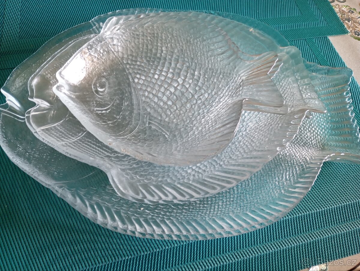 Sada táců ve tvaru ryby