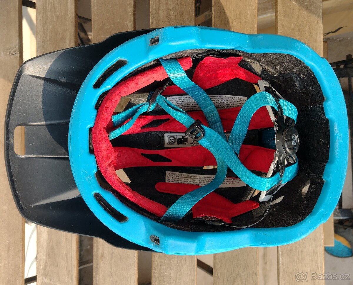 Helma UVEX Jakkyl HDE