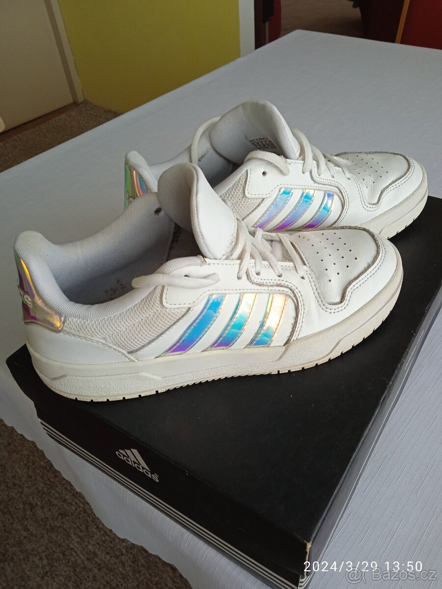 Zánovní adidasky