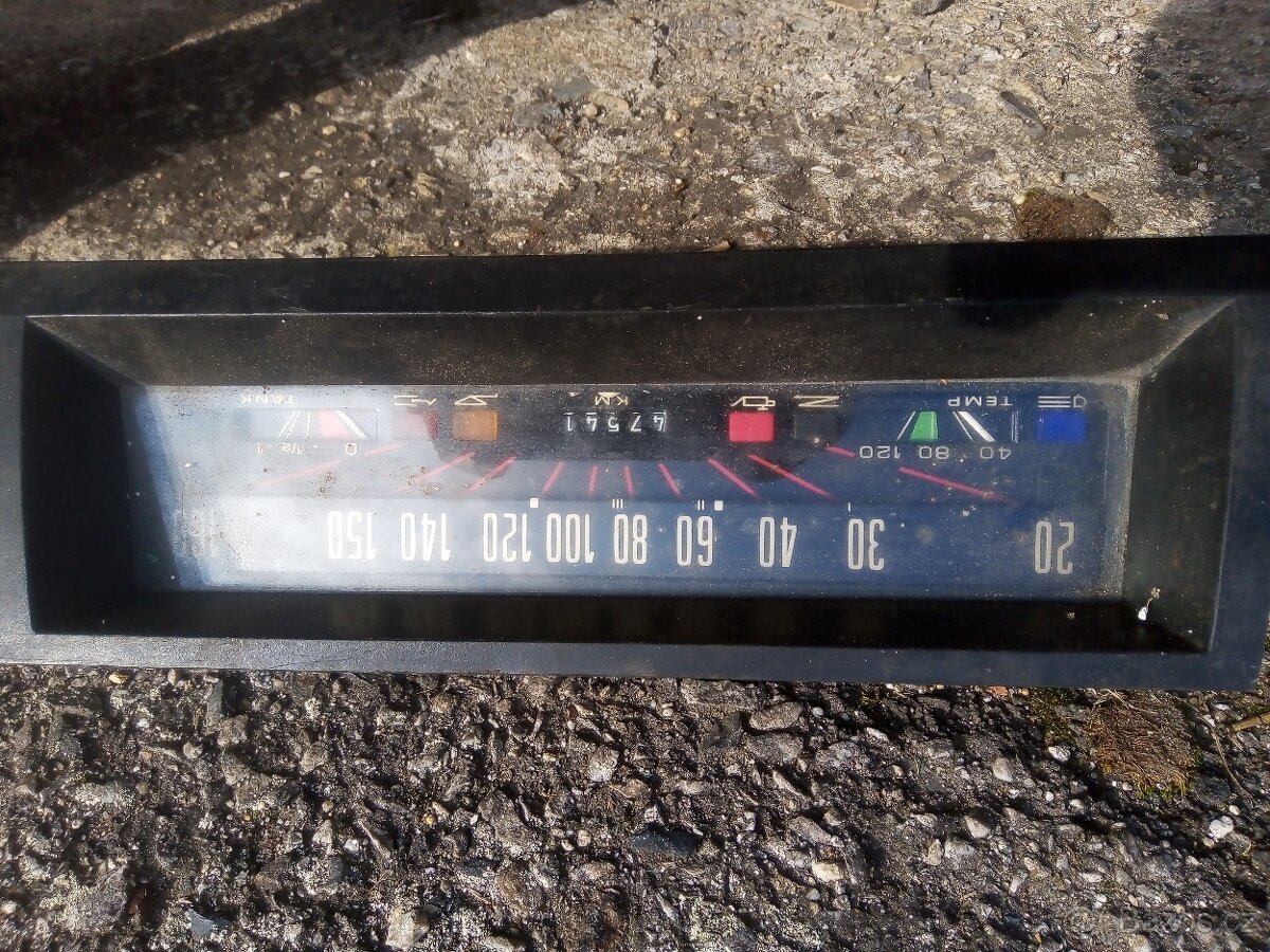 Tachometr Škoda 100/110
