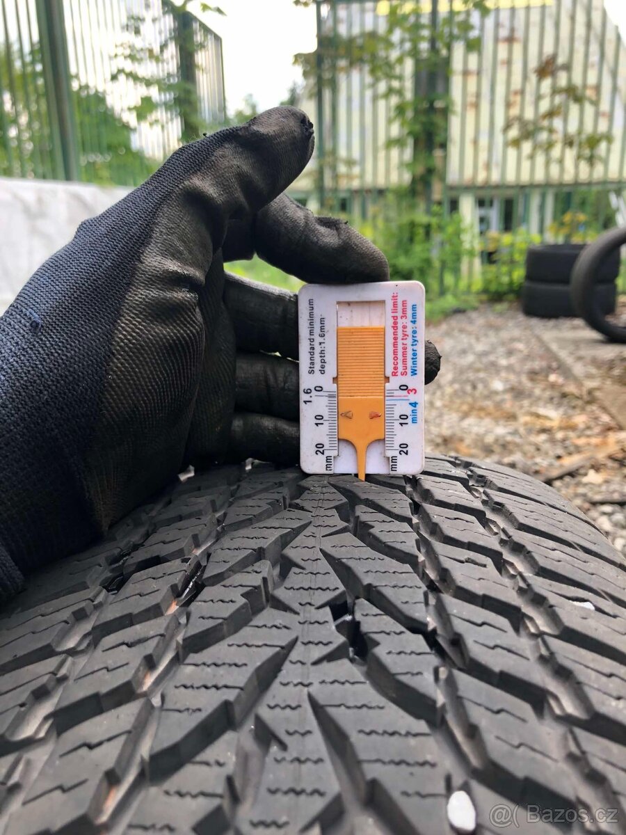 Zánovní zimní pneu 205/60 R16