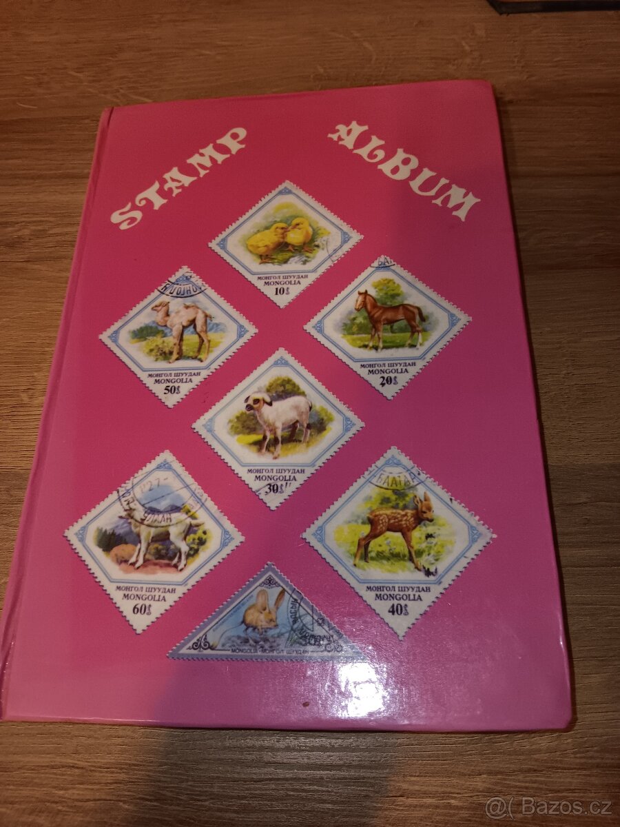 Album plný starých známek