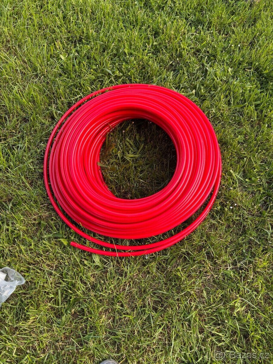 Potrubí na podlahové topení a folie