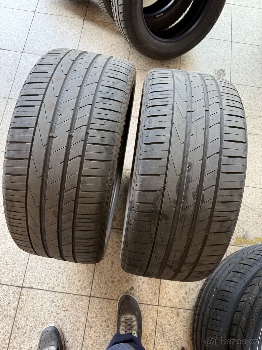 Nokian 255/40/R20