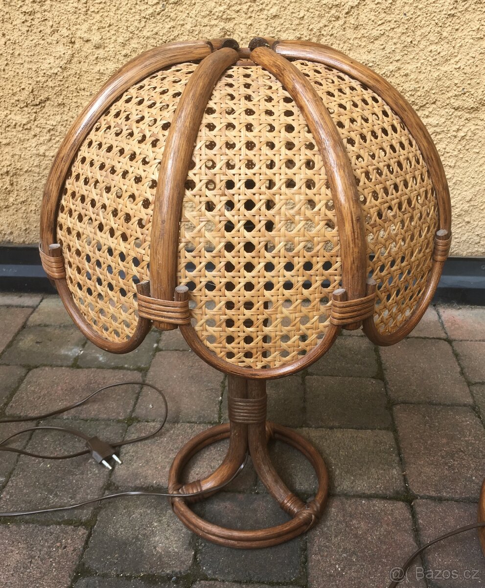 Stojací lampa malá