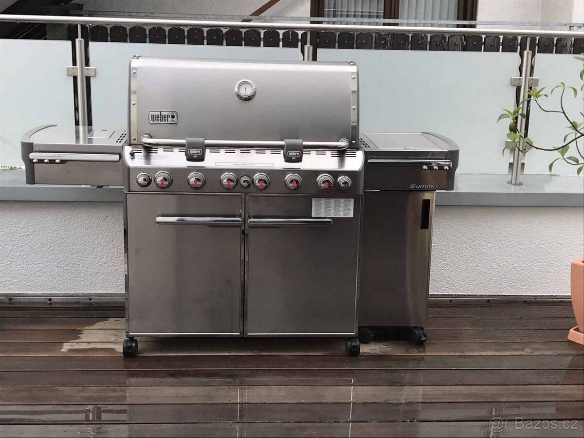 Plynový gril Weber Summit 670