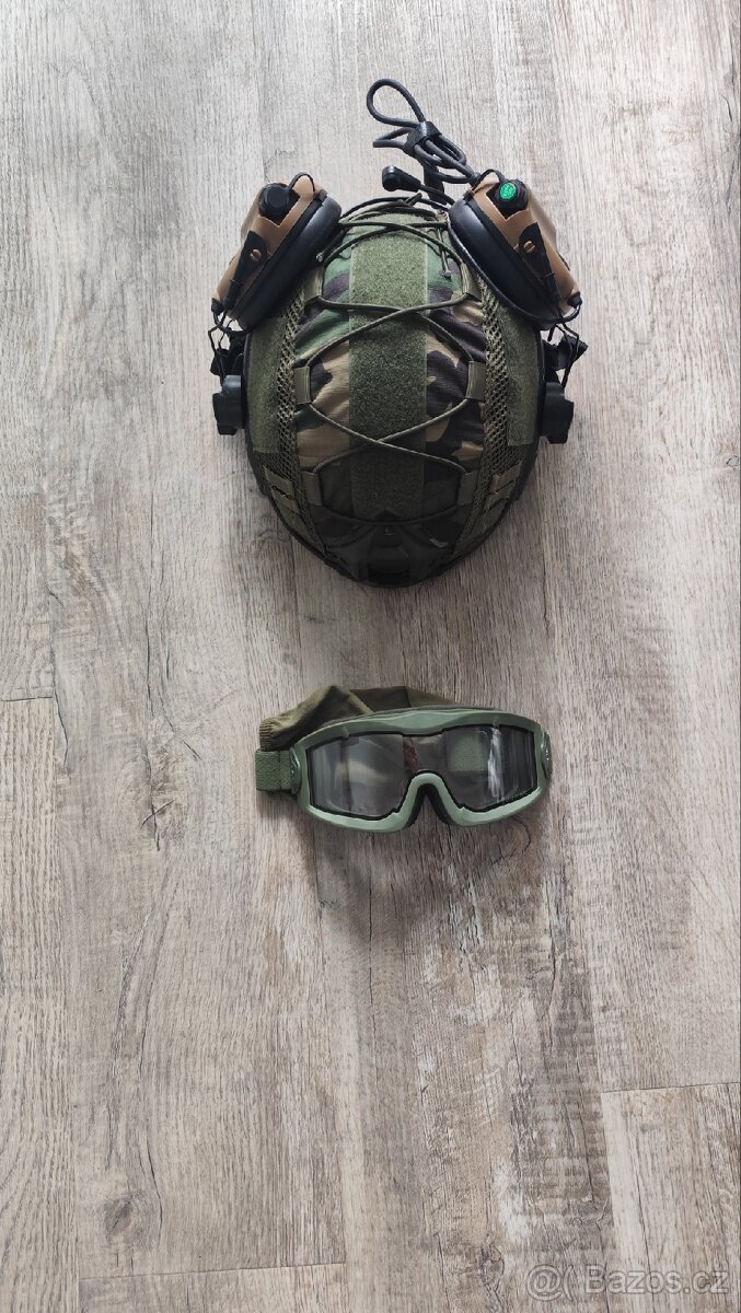 Helma s headsetem + doplňky