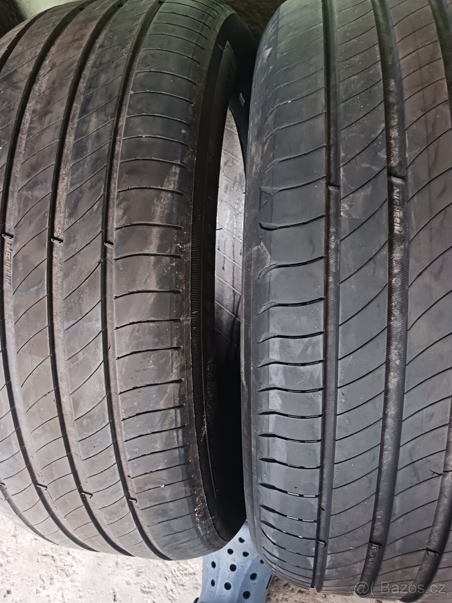 235/50R19