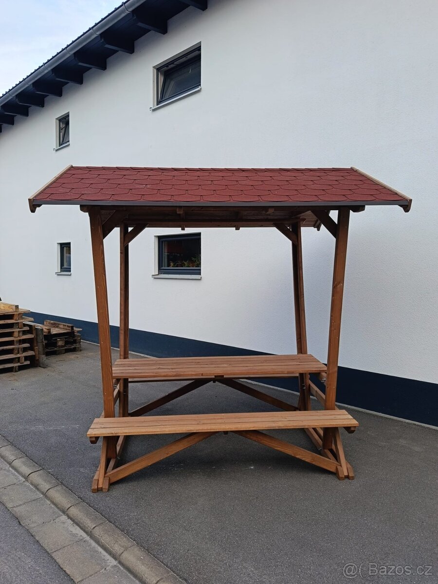 Zastřešené posezení,lavice,stůl....