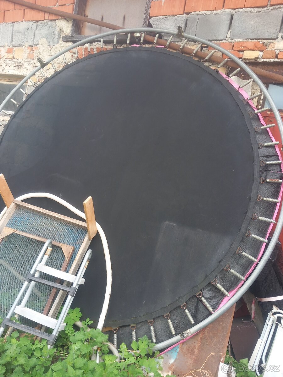 Trampolína
