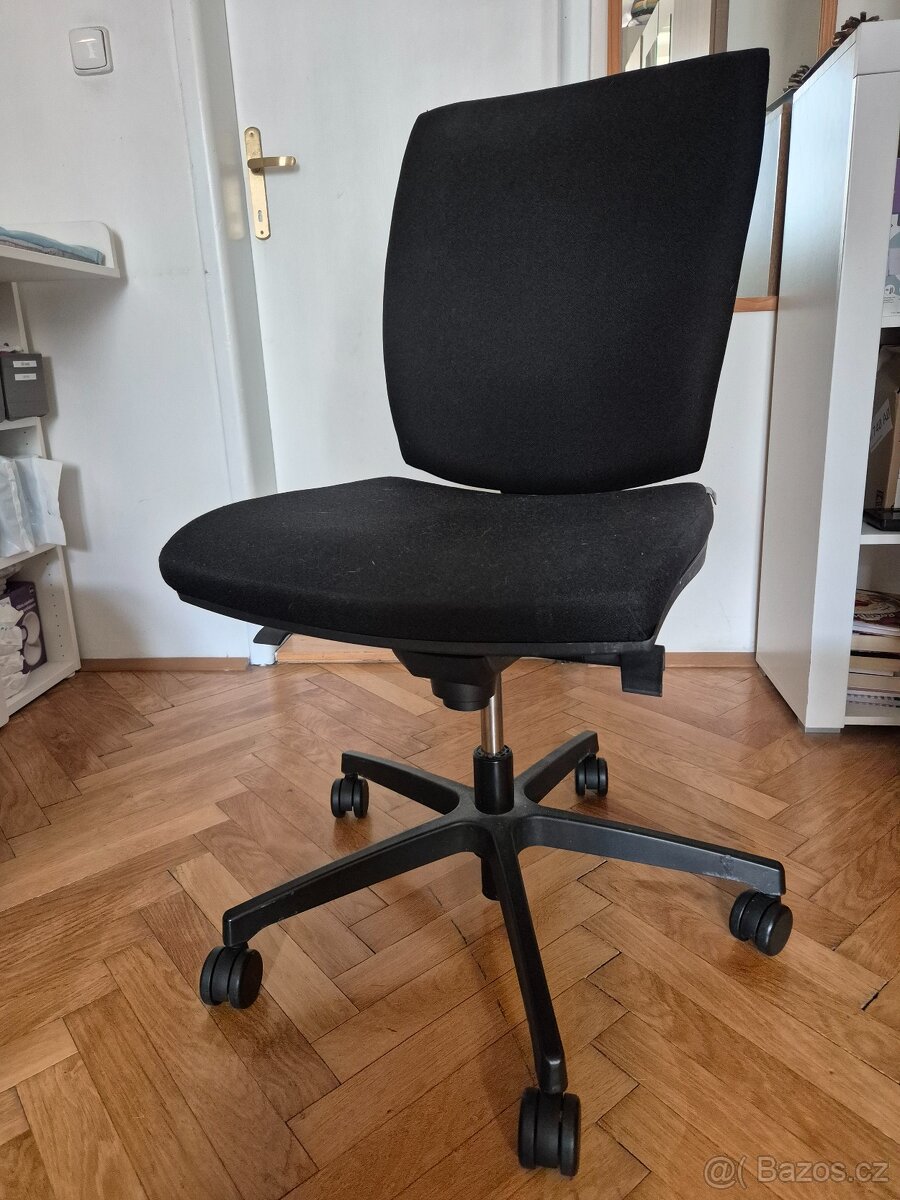 Pracovní otočná židle - spěchá