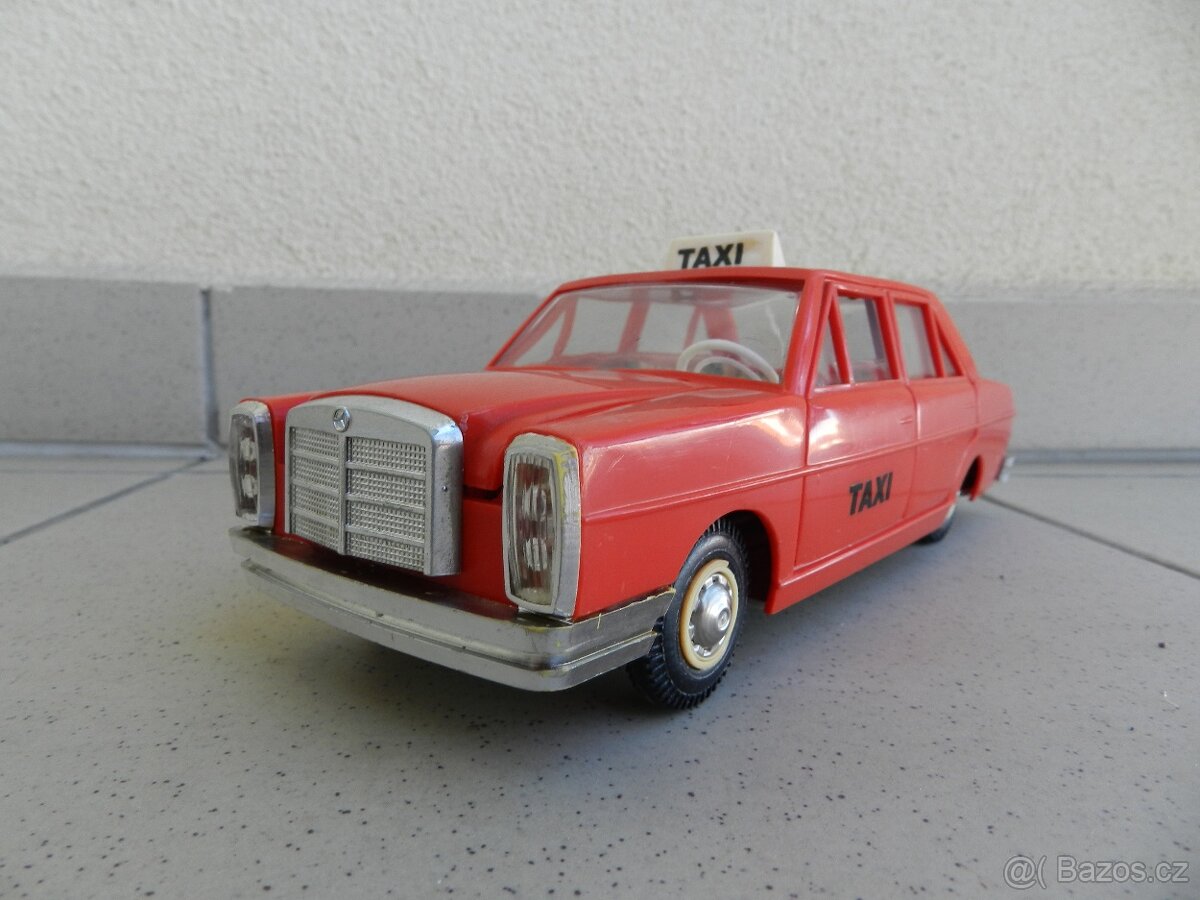 MERCEDES 250 - TAXI - ITES r. 1972 ČSSR