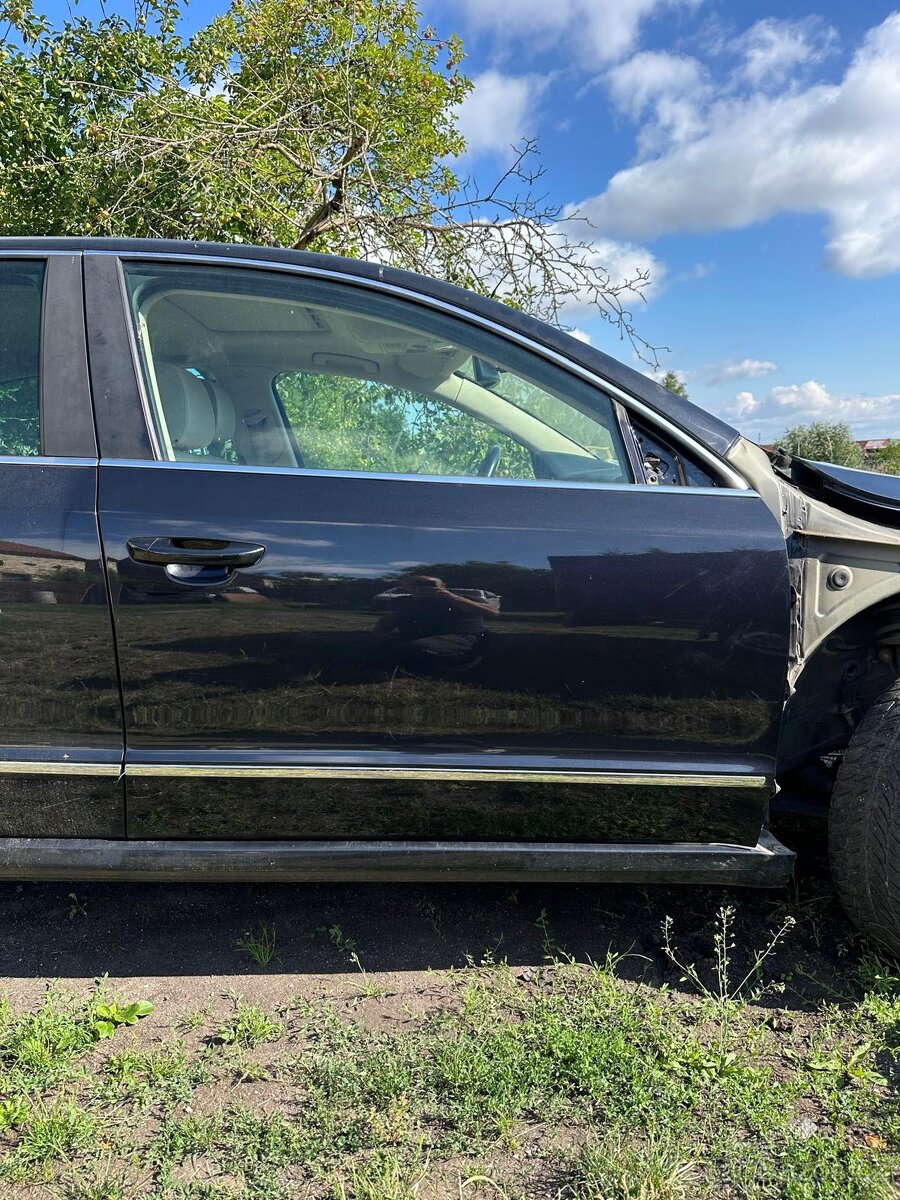 Škoda Superb 2 pravé dveře.