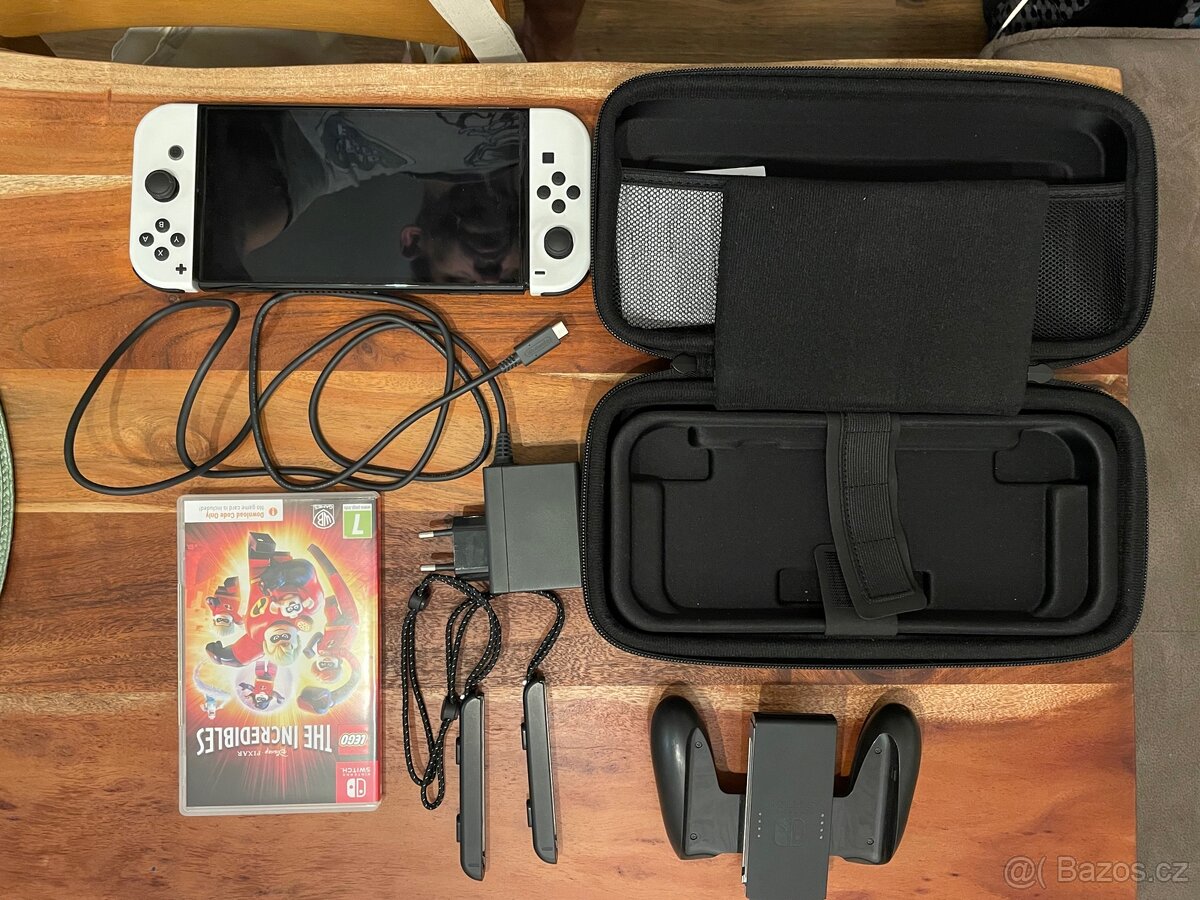 Prodám Nintendo switch oled + příslušenství na Nintendo