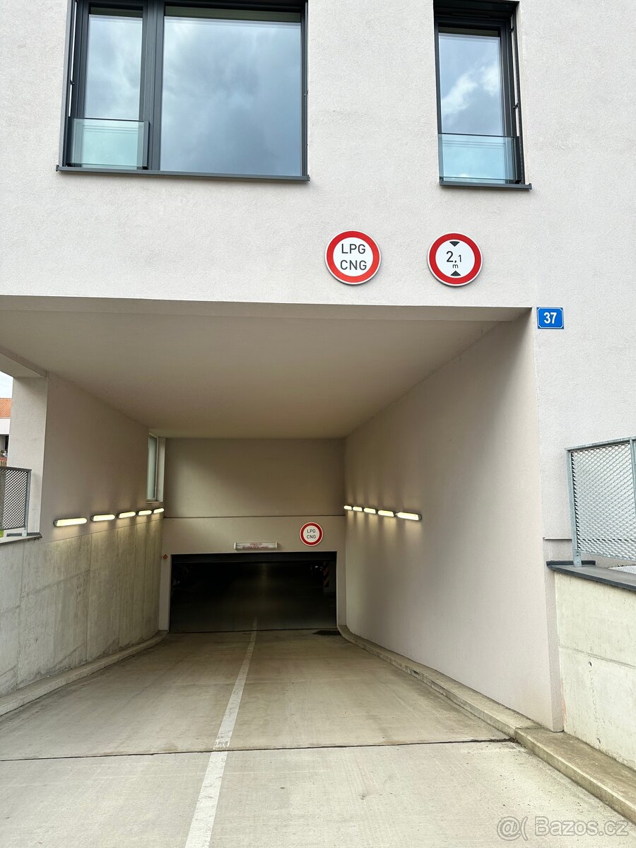 Pronájem garážová stání Novostrašnická