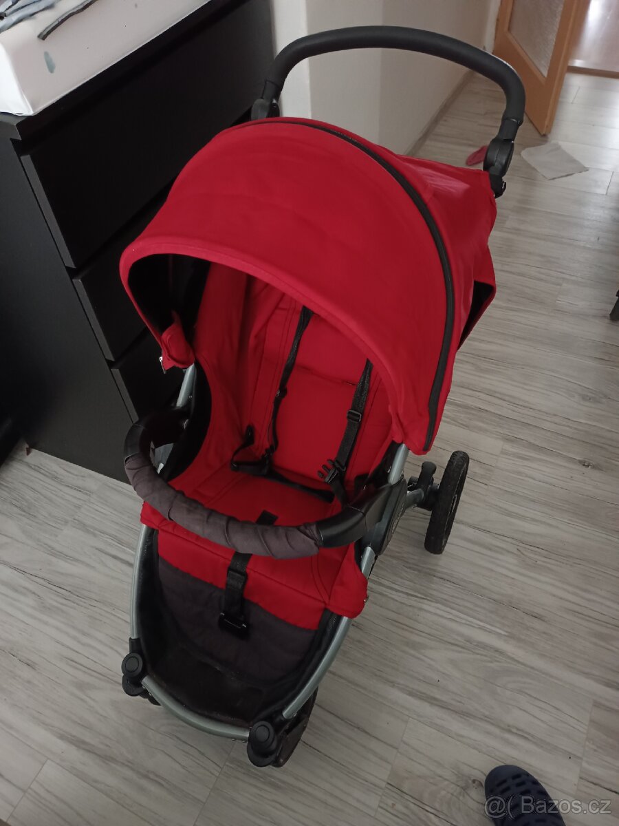 Kočárek Britax + stupátko ke kočárku