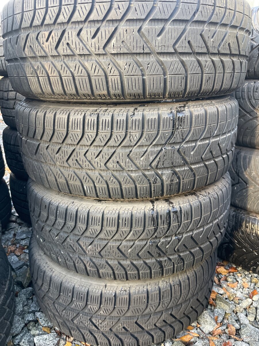 Zimní pneumatiky 185/55/15 Pirelli
