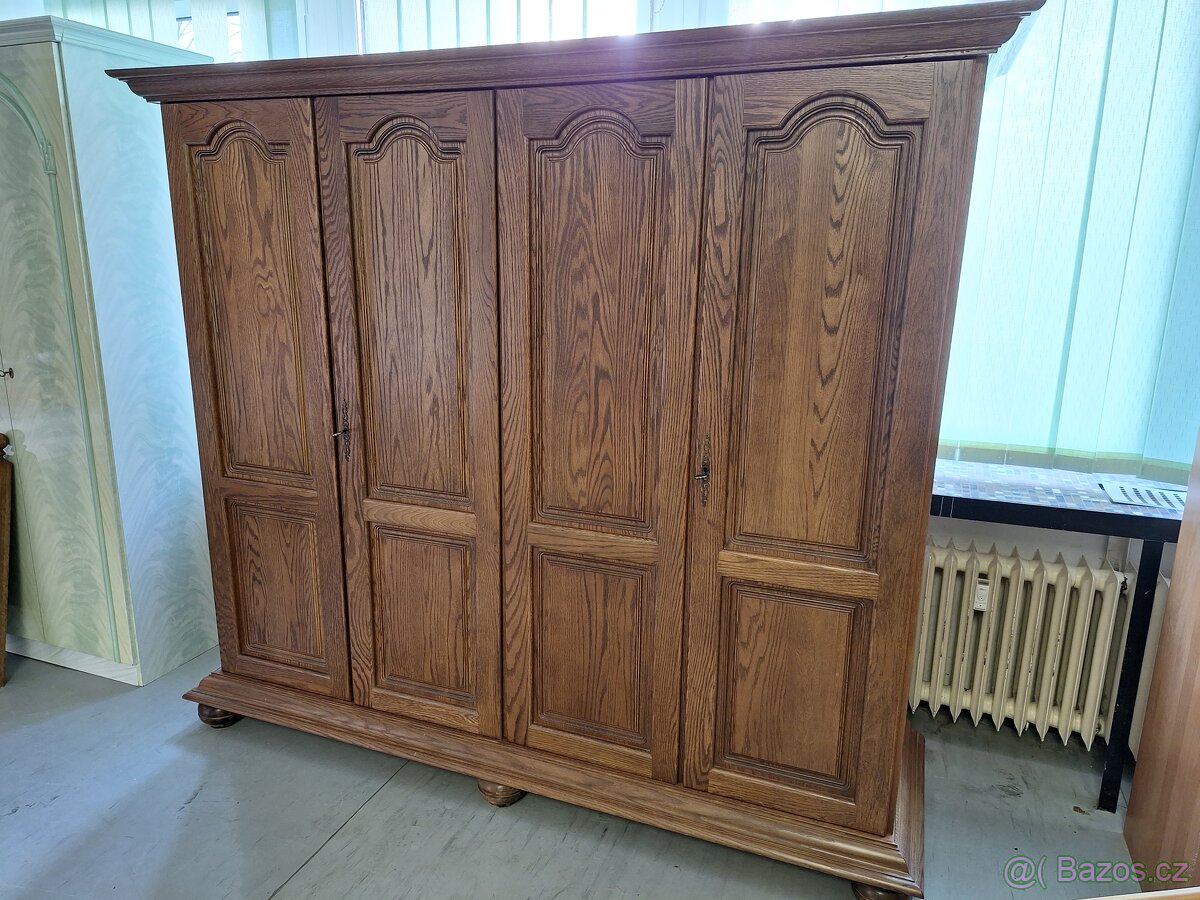 PĚKNÁ RUSTIKÁLNÍ SKŘÍŇ