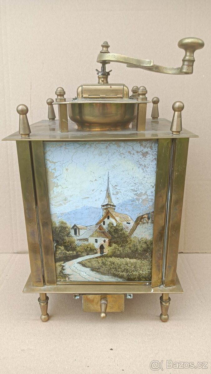 Obrovsky velmi starý mlynek na kavu ZAK. CHRANĚNO