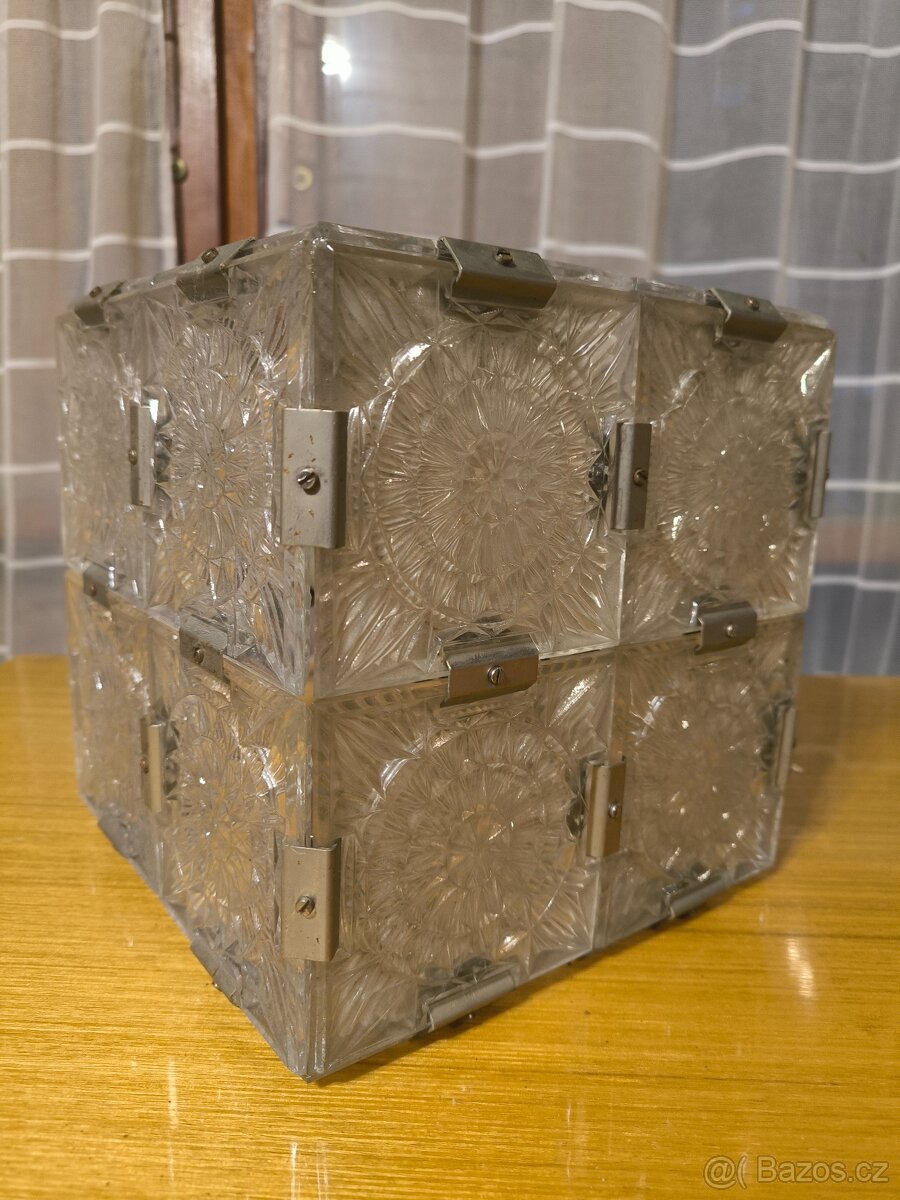 Lustr kostka, Kamenický Šenov