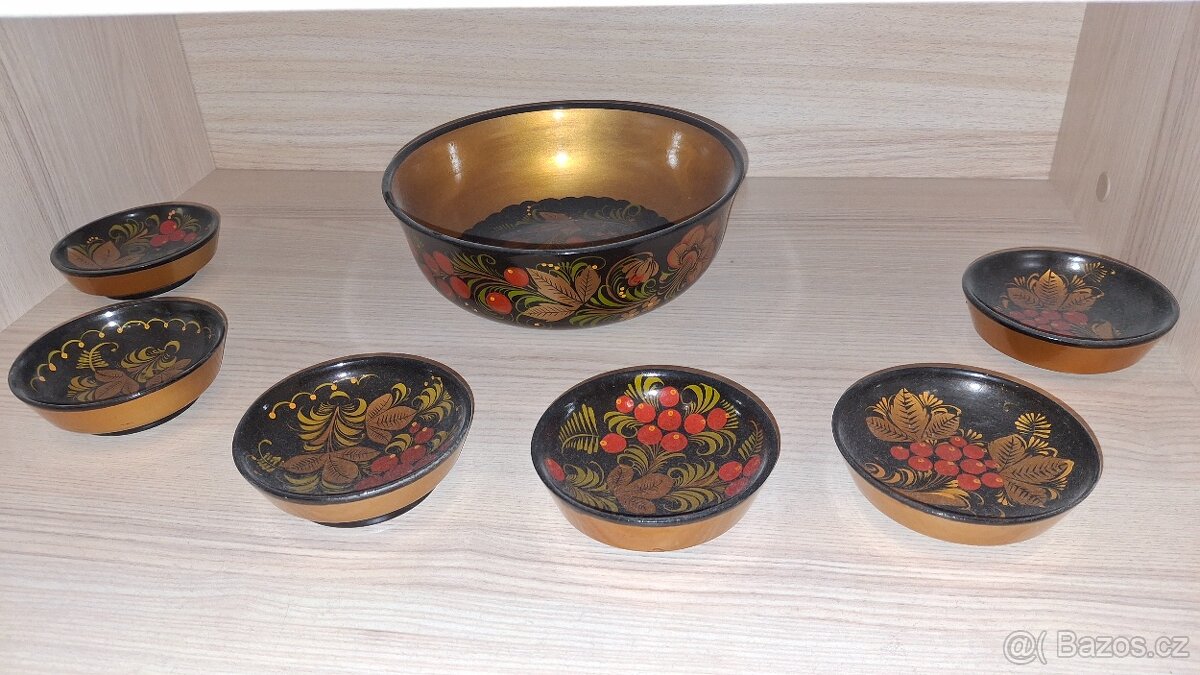 Ruské malované misky ze dřeva
