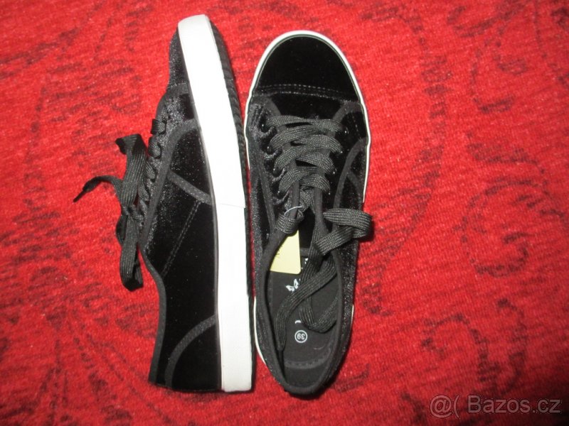 Nové černé boty - vel. 39