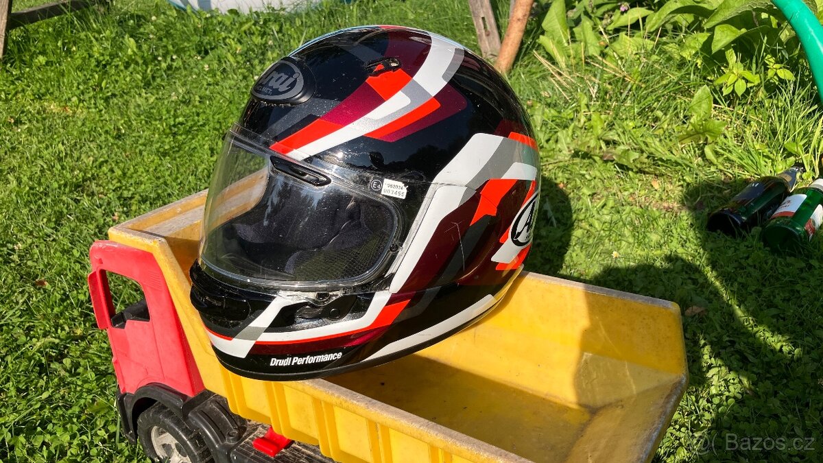 Helma přilba Arai Quantic