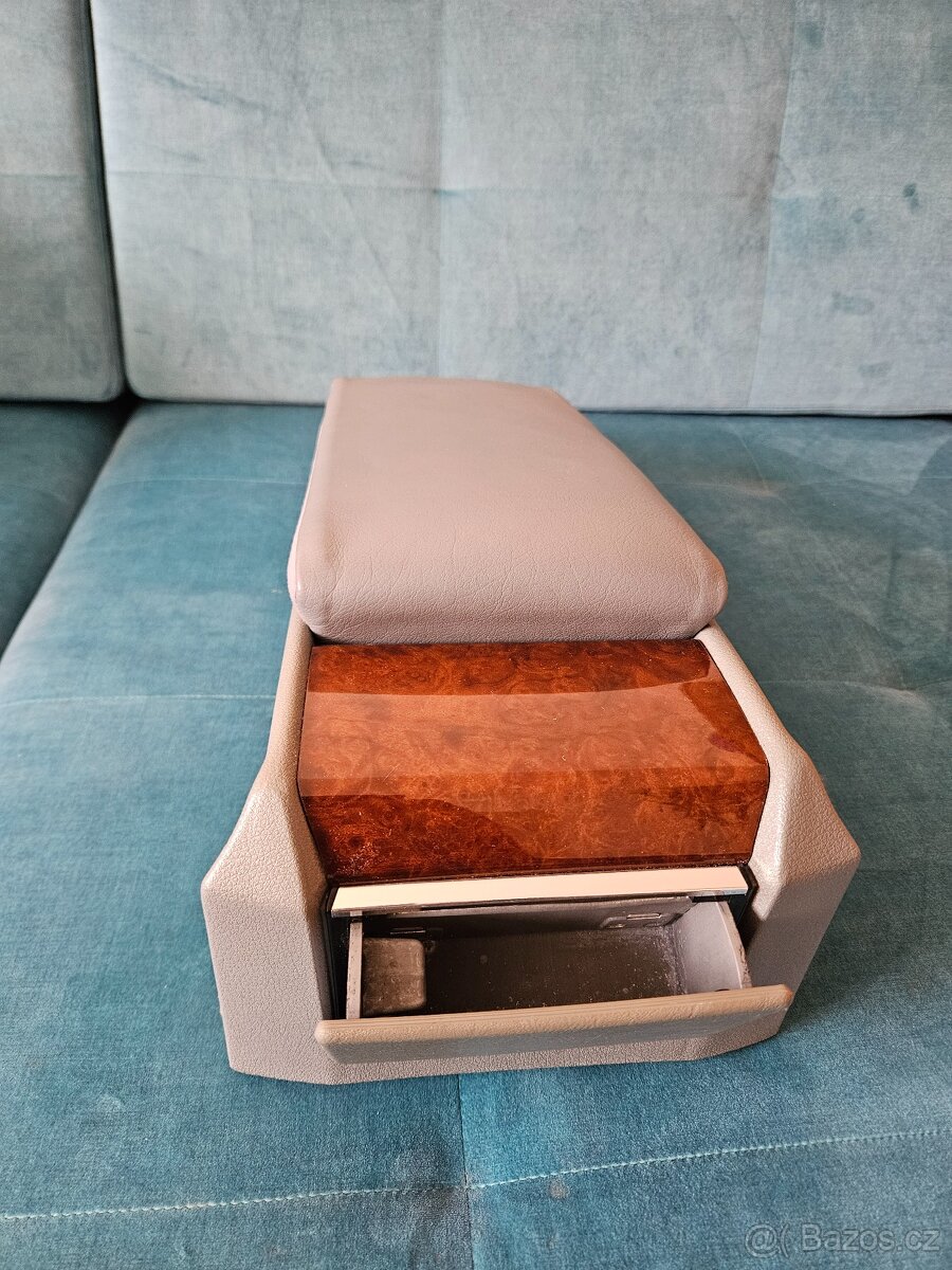 Kastlik Mercedes W124 coupe