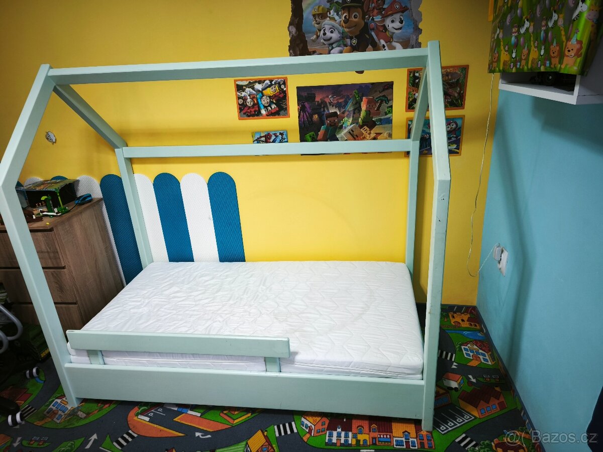 Dětská domečkova postel
