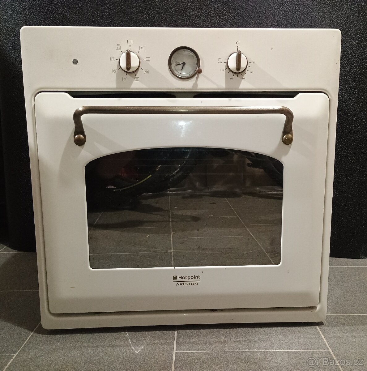 Trouba Hotpoint Ariston v rustikálním stylu