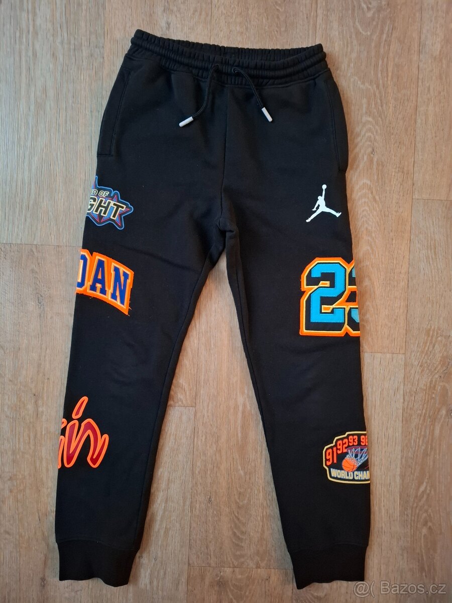 Tepláky Jordan vel.10-12 let