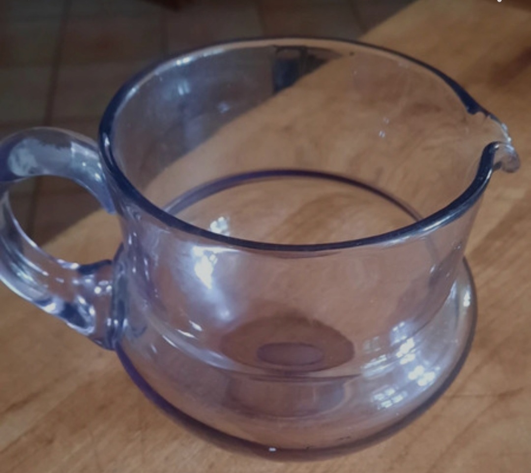 Starý skleněný džbán