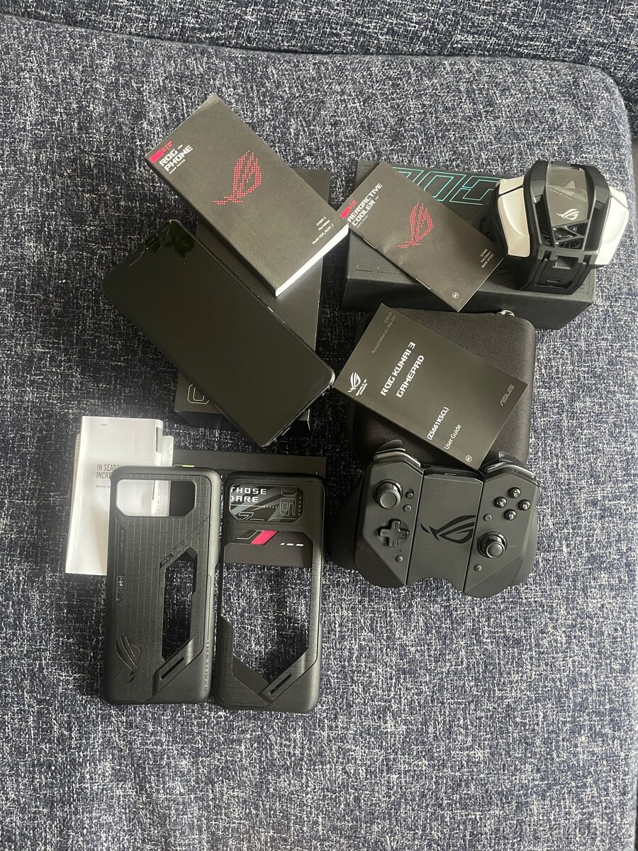 Telefon Asus ROG Phone 6 + komplet herní příslušenství