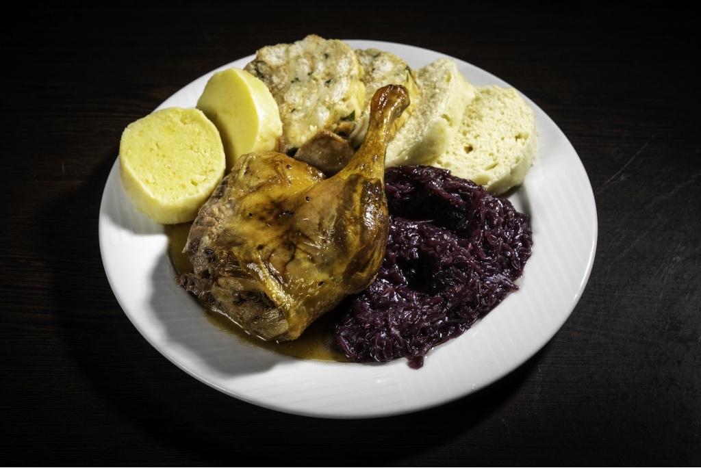 Pomocná síla do kuchyně (výdej jídel)