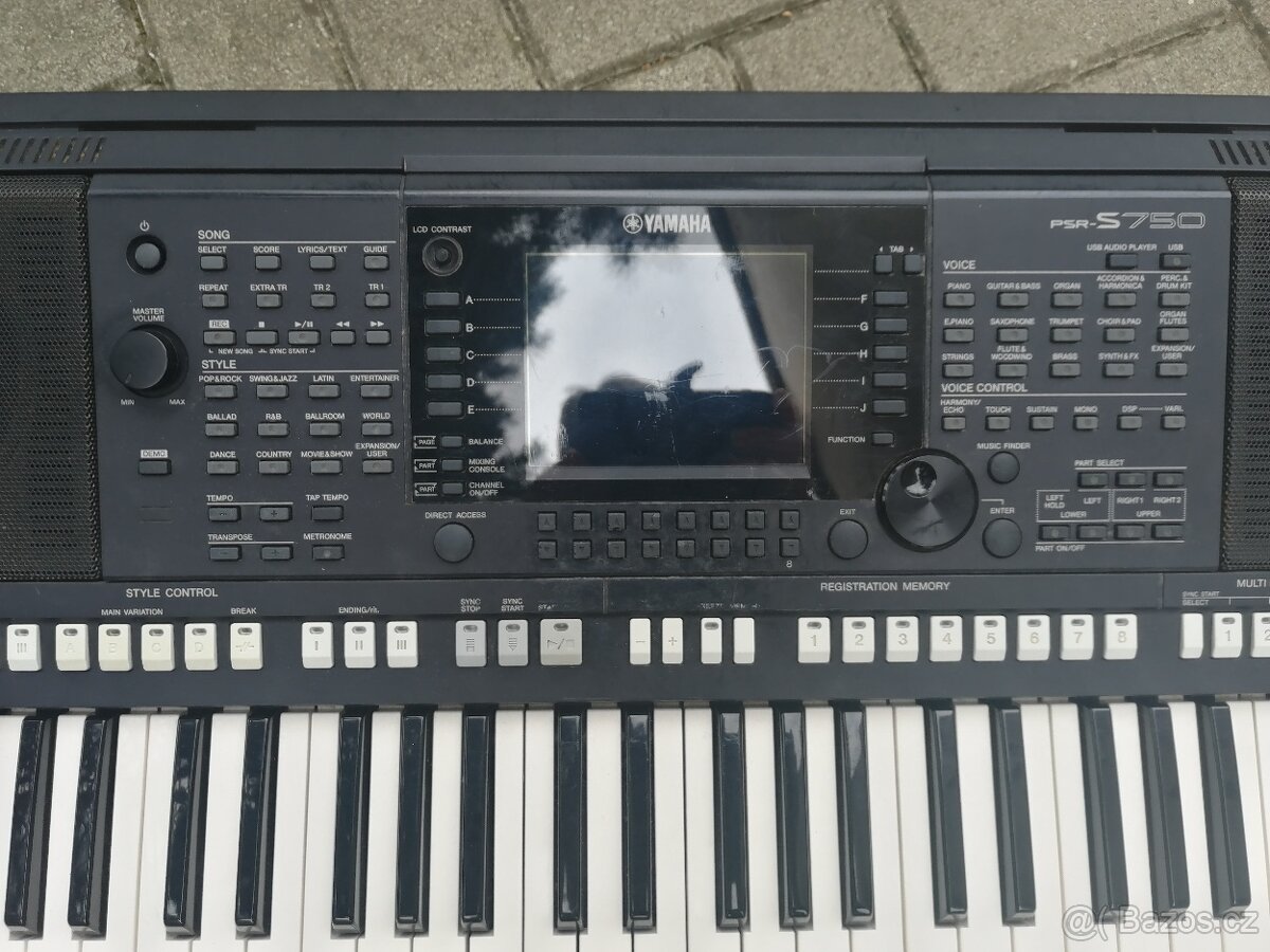 YAMAHA psr S 750