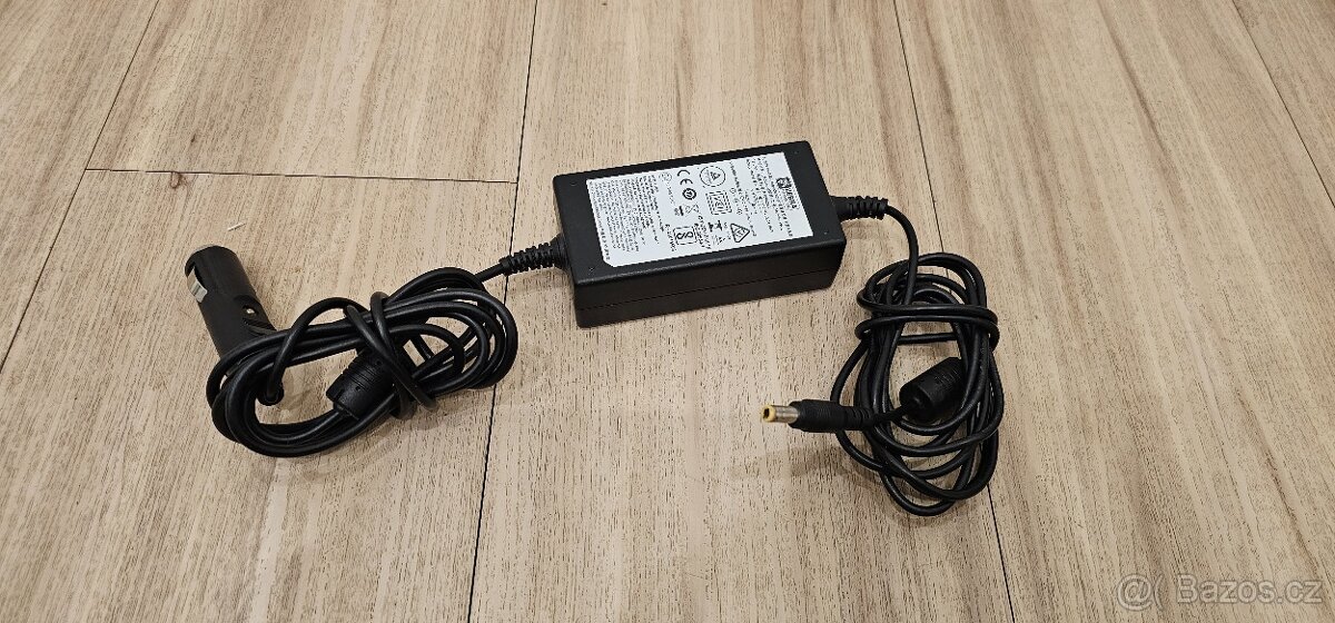 Autonabíječka na notebook 12/24V