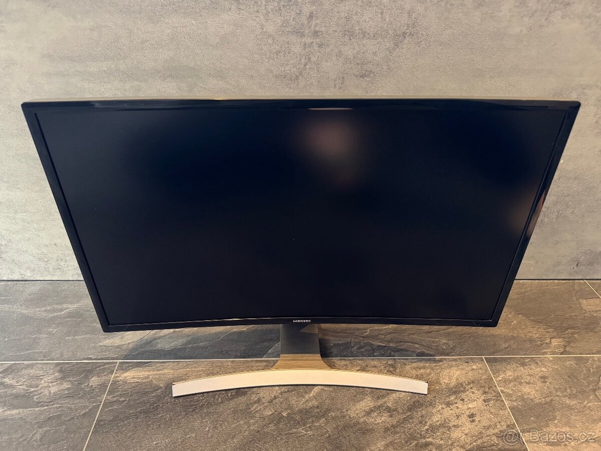 zahnutý monitor Samsung 27"