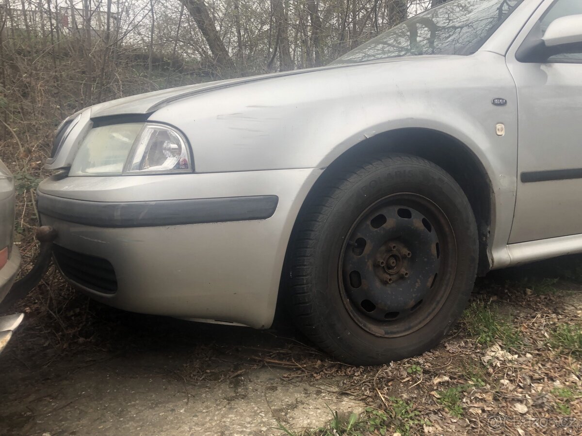 skoda Octavie 1,stříbrná , kombi ,náhradní dily