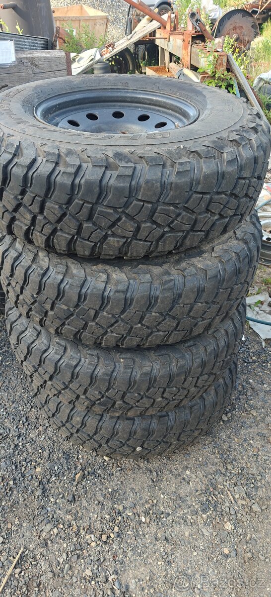 255/85 R16 BFGoodrich KO2 mud terrain