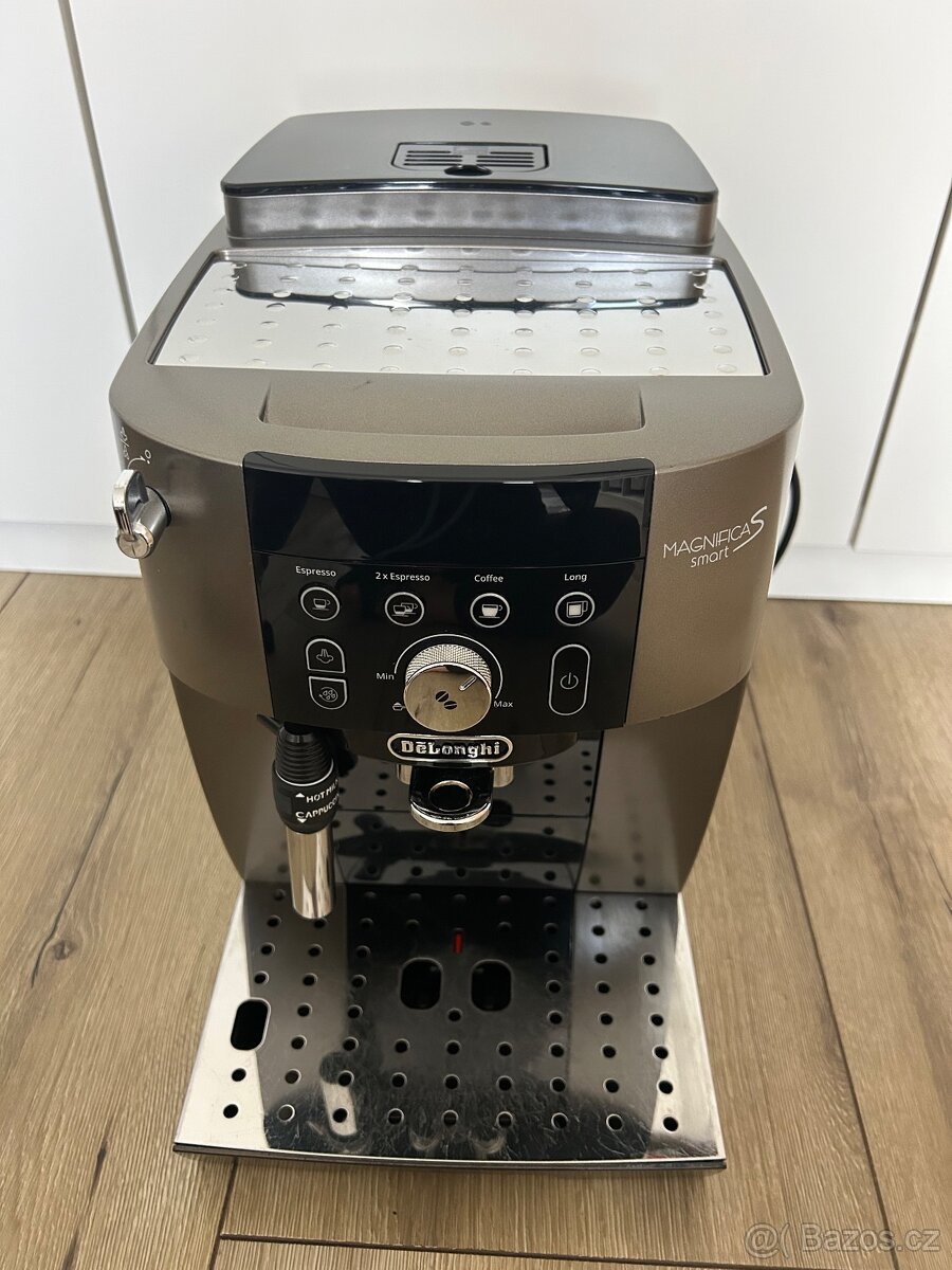 Kávovar Delongi Magnifica smart S