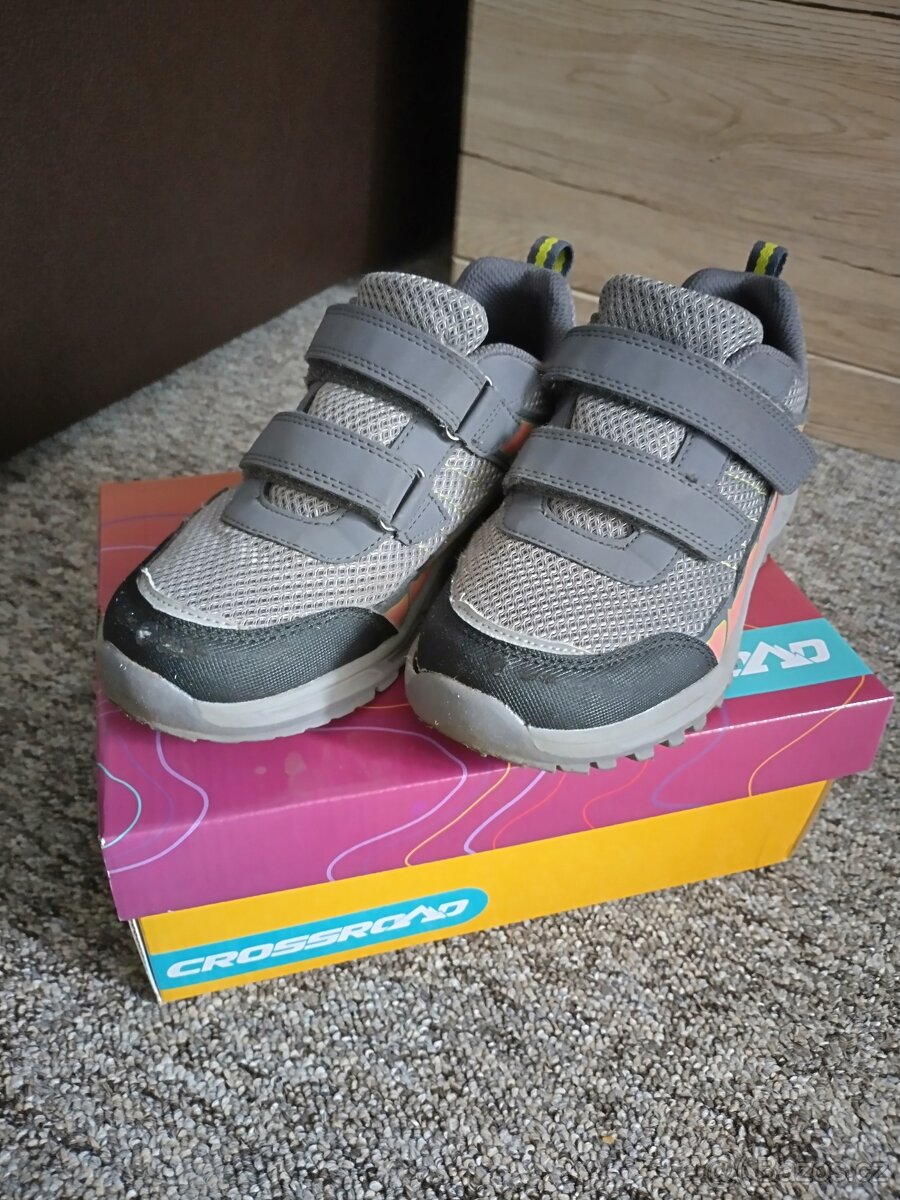 Dívčí dětské sportovní tenisky vel. 35