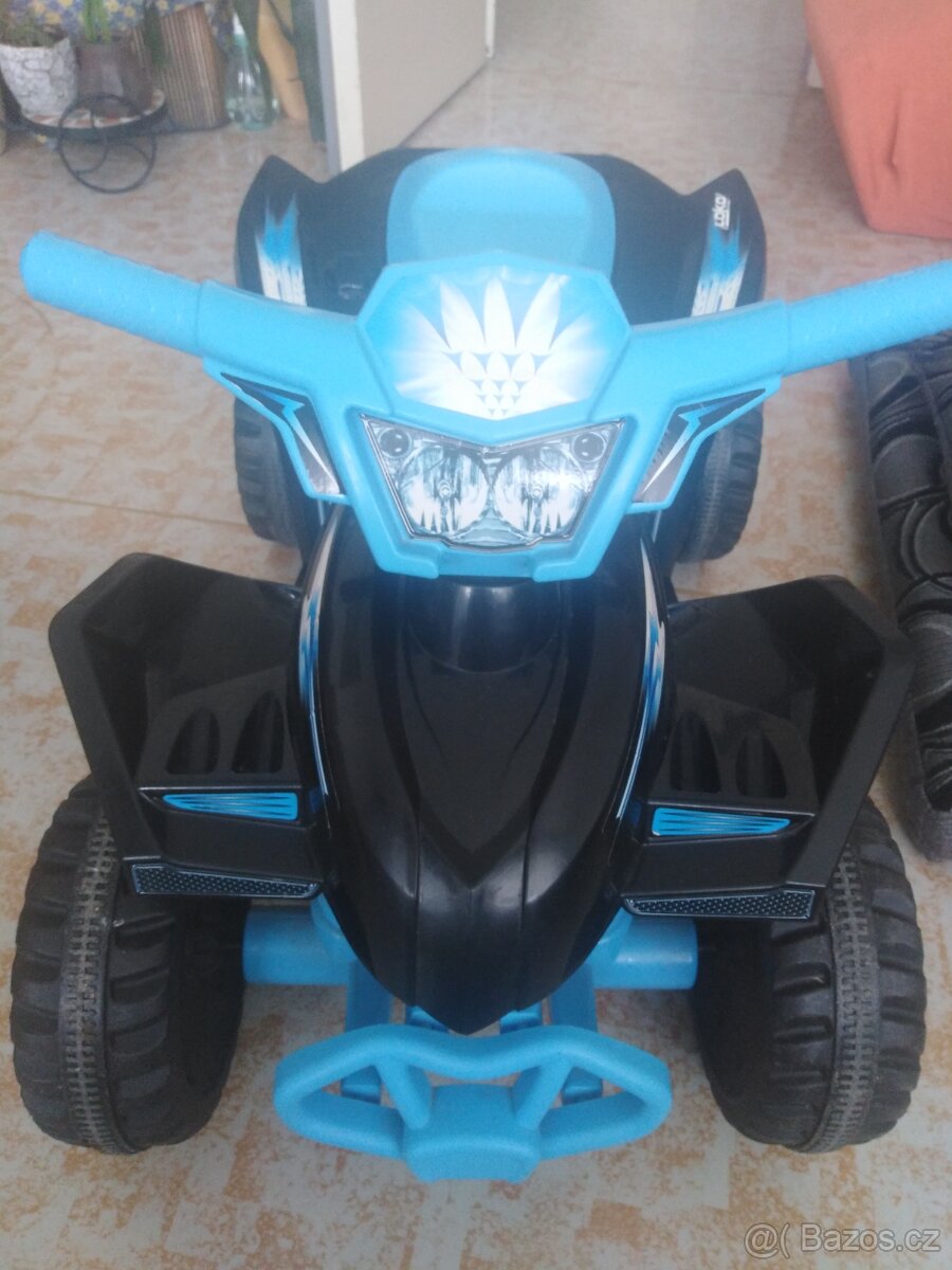 Čtyřkolka-odrážedlo