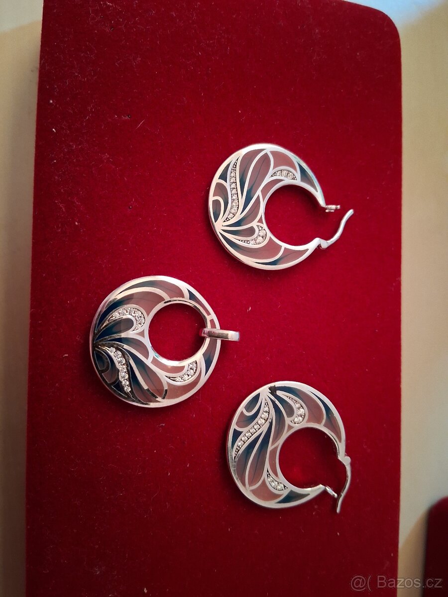 Stříbrné náušnice a přívěsek