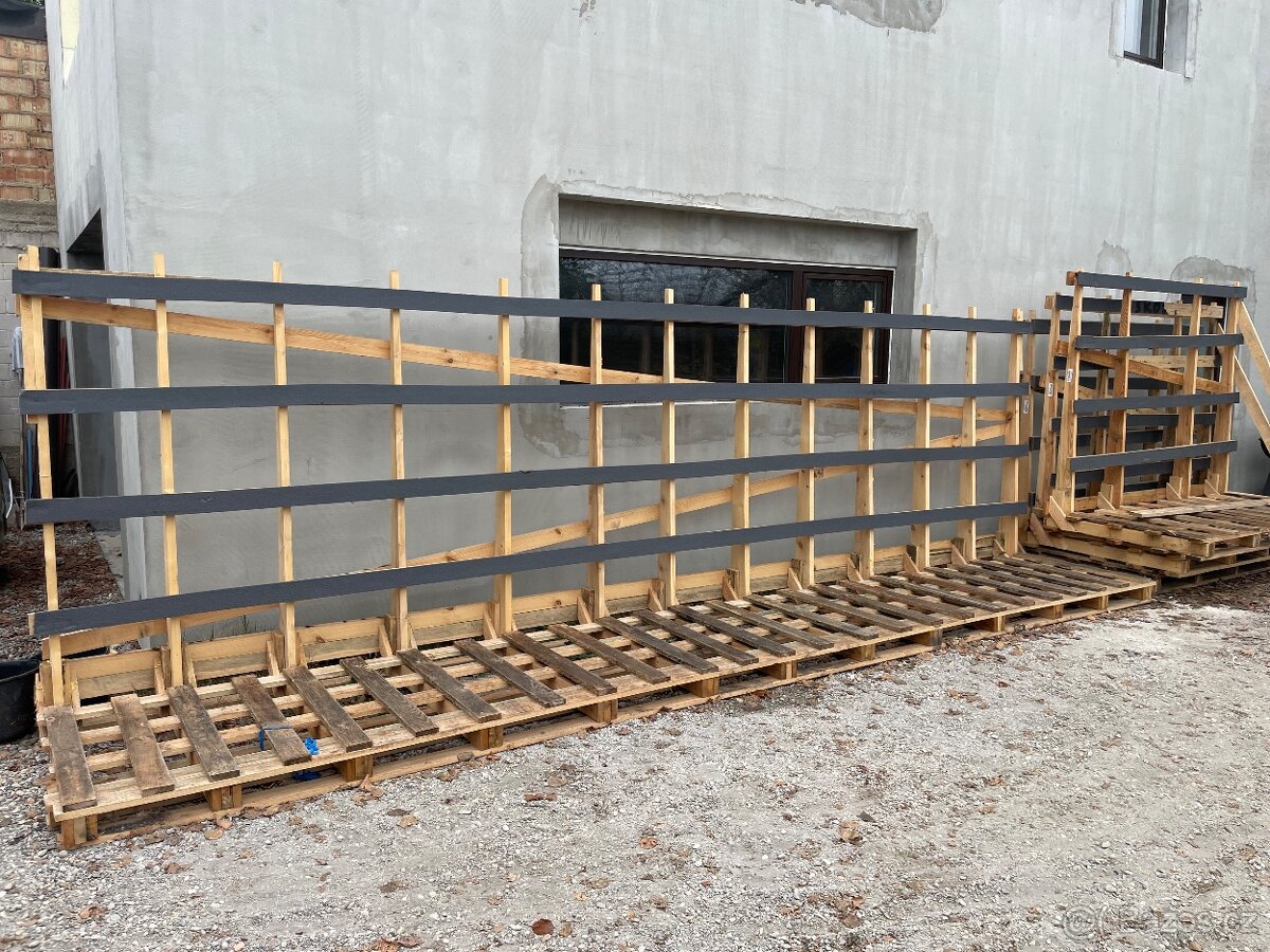 Stojany na okna dřevo