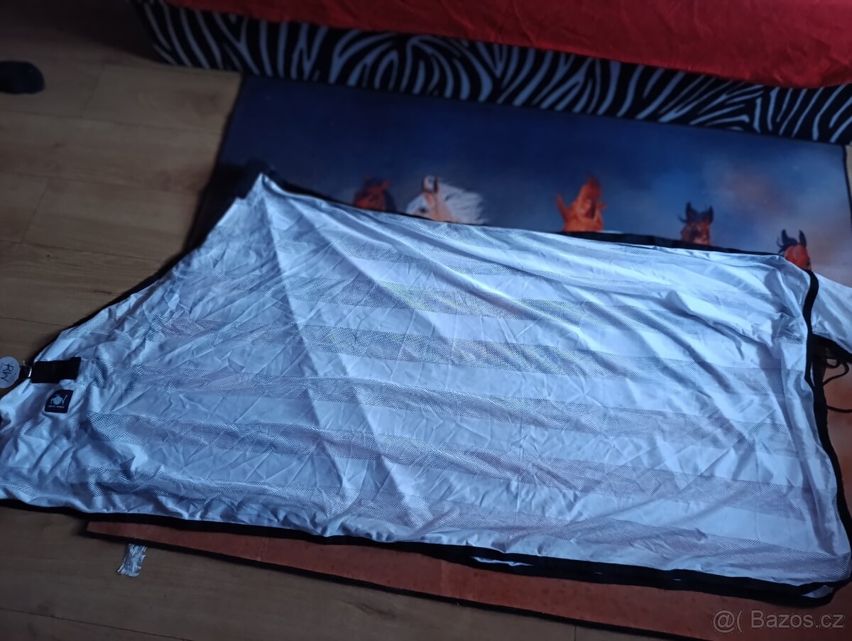 Nová síťovaná deka na koně